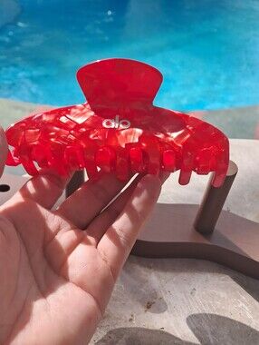 ALO Yoga Red Marbled Jaw Clip